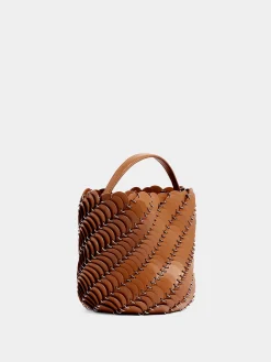 Shop Medium Cognac bucket Paco bag in leather Les Sacs Paco En Cuir | Sacs Porté Épaule